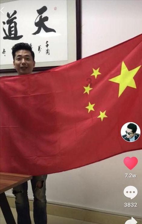 救援活泼小男孩