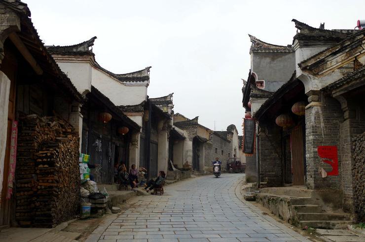word问题,如图,一样的字,间距不一样,没有空格,怎么设成间距一样的格式?-开启智能技术的航行